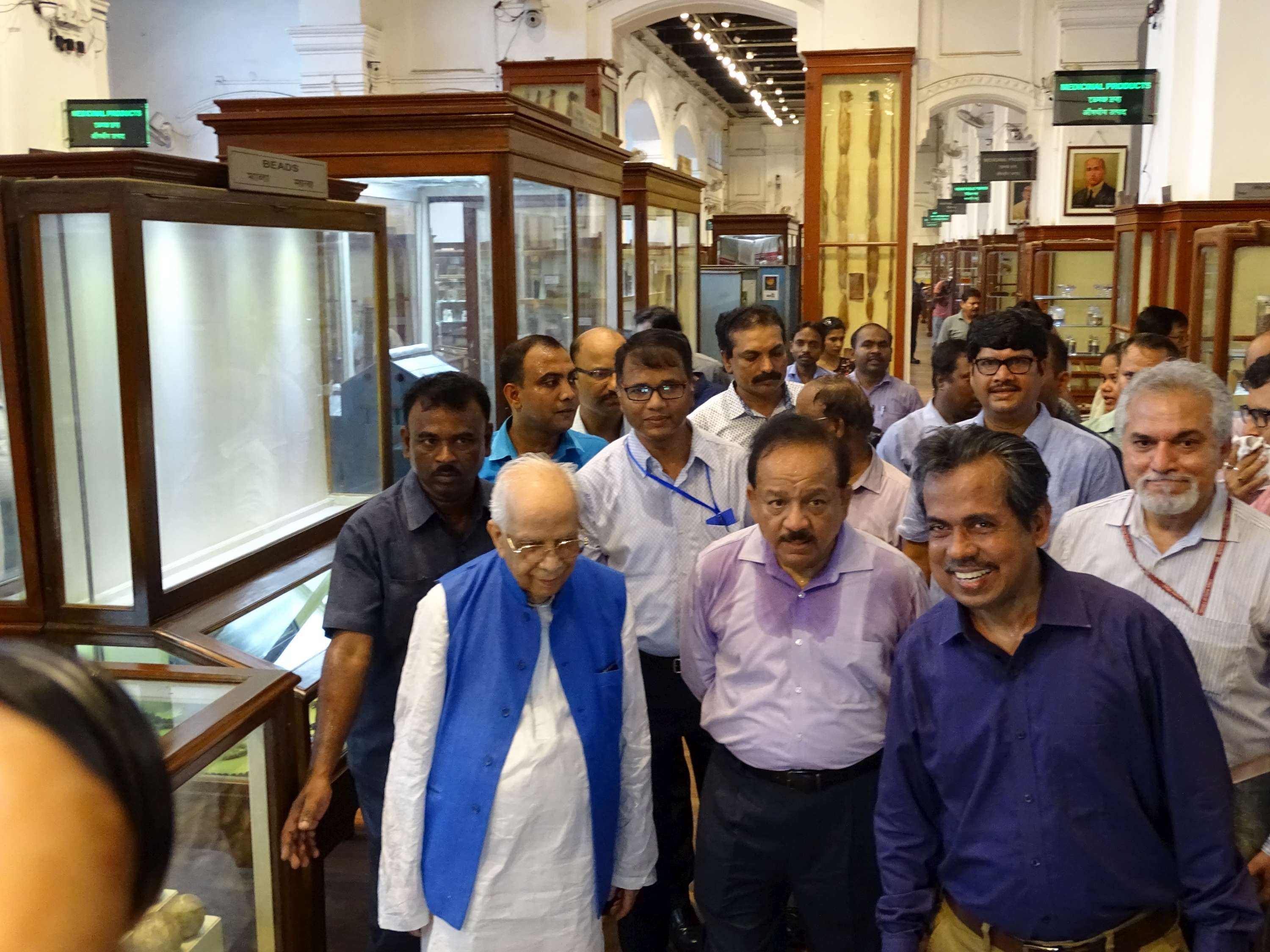 Dignitaries visiting the Botanical Gallery